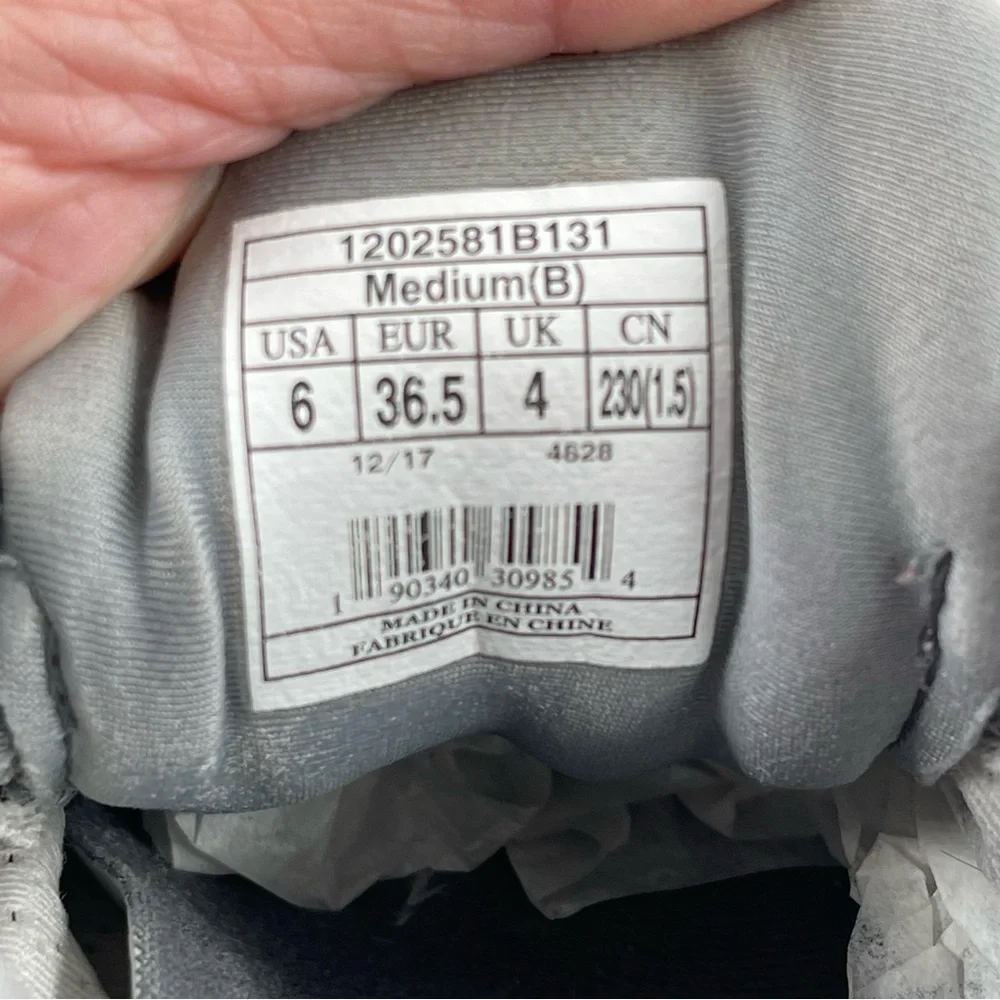 Brooks Women’s Levitate Silver Grey Running Shoes - Size 6 - Picture 7 of 11